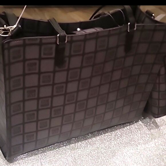 Steve Madden BLivia Logo Tote Bag w/Detachable Wristlet - Picture 9 of 12